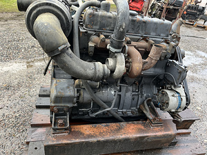 Sisu/Valmet 420 diisel mootor (6 foto / 10)