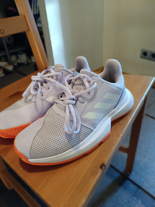 Теннисные кроссовки Adidas S35 (1 фото из 7)