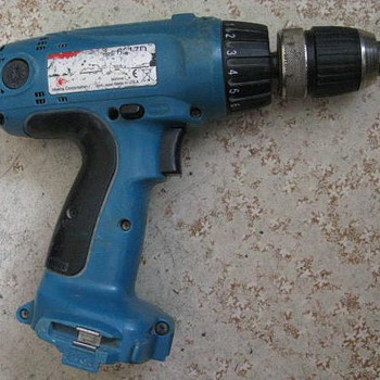 Дрель Makita 12V в рабочем состоянии