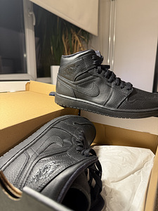 AIR JORDAN 1 (2 foto / 2)