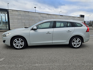 Volvo v60 2.0d5 120kw 2011 AT (4 фото из 10)