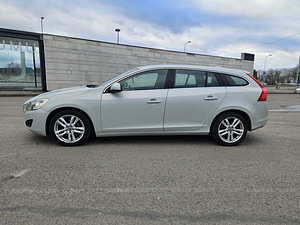 Volvo v60 2.0d5 120kw 2011 AT (6 фото из 10)