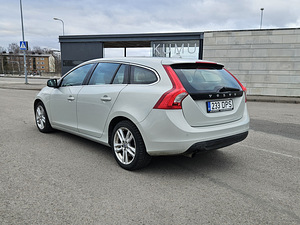 Volvo v60 2.0d5 120kw 2011 AT (5 фото из 10)