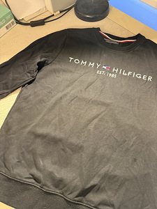 TOMMY HILFIGER (2 foto / 2)