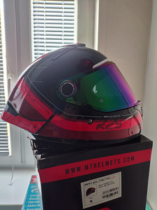 MT Helmets (1 фото из 8)