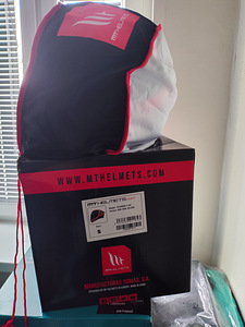 MT Helmets (2 фото из 8)