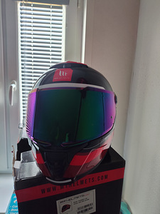 MT Helmets (3 фото из 8)
