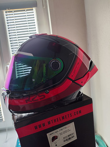 MT Helmets (4 фото из 8)