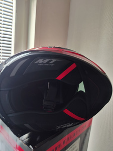 MT Helmets (7 фото из 8)