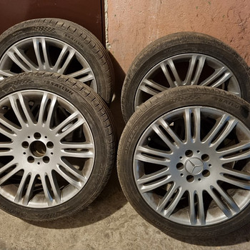 R18 265/35 , 245/40