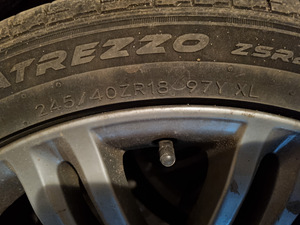 R18 265/35 , 245/40 (2 foto / 4)