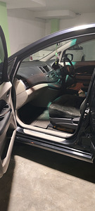 Mitsubishi grandis (14 լուսանկար / 15)