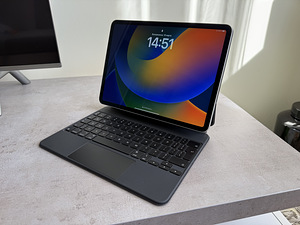 iPad Pro 11 (2022, 6th gen) WIFI 256GB + Magic Keyboard (1 foto / 2)