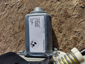 Механизм шторки багажника BMW G31 (2 фото из 6)