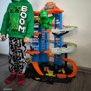 Hot Wheels Мегагараж