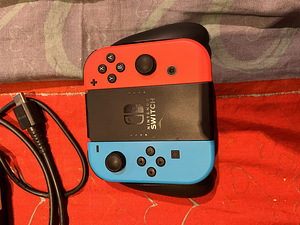 NINTENDO SWITCH (2 фото из 4)