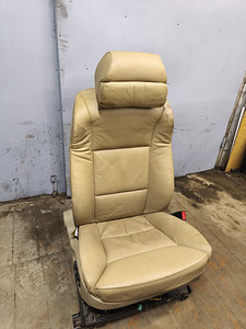 BMW E60/E61 beež comfort kõrvaliste (1 foto / 6)
