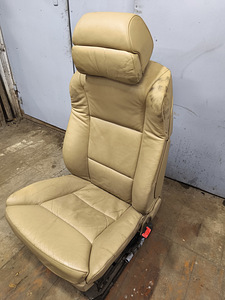 BMW E60/E61 beež comfort kõrvaliste (2 foto / 6)