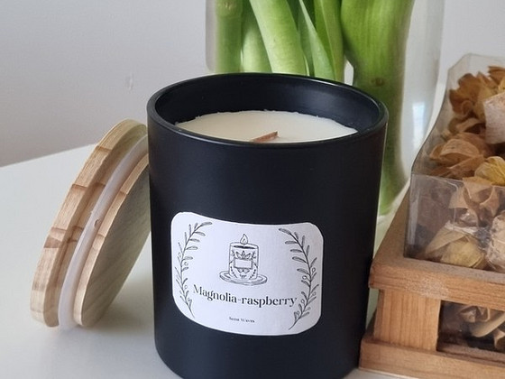 Свеча «Magnolia-Raspberry» – натуральный уют в каждом мгнове