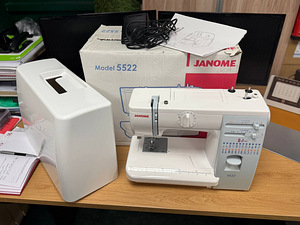 Электромеханическая швейная машина JANOME, модель 5522 (2 фото из 4)