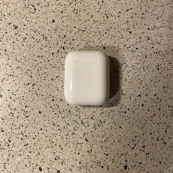 Продается пустой чехол AirPods.