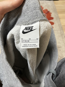 Спортивные штаны Nike (3 фото из 3)