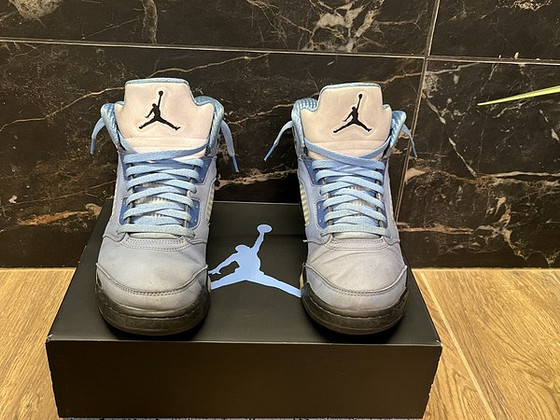 Air Jordan 5 UNC