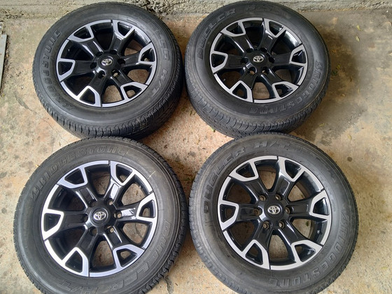 Toyota Hilux Land Cruiser R18 valuveljed rehvidega