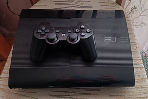 PS3 PlayStation 3 + pult ja plaadid (1 foto / 2)