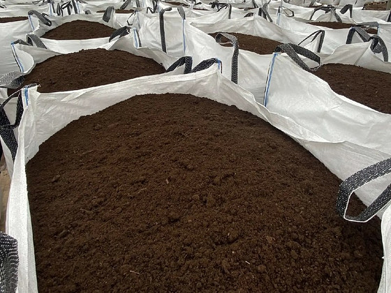 Просеянная полевая земля (700л big-bag)