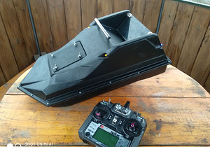 Tarbevarustuse paat GPS autopiloodiga (10 foto / 10)
