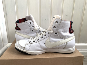 Кроссовки Nike, кожаные р.36 (2 фото из 5)