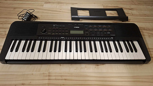 Yamaha PSR-E273 (3 фото из 5)