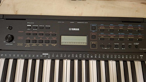 Yamaha PSR-E273 (4 фото из 5)