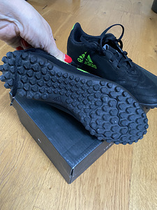 Футбольные бутсы Adidas, размер 38 (2 фото из 3)