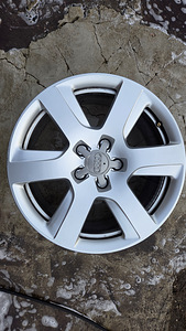 Оригинальные диски Audi 5x112 8JX17H2 ET 39 66,5 В очень хор (4 фото из 9)