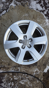 Оригинальные диски Audi 5x112 8JX17H2 ET 39 66,5 В очень хор (2 фото из 9)