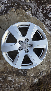 Оригинальные диски Audi 5x112 8JX17H2 ET 39 66,5 В очень хор (5 фото из 9)
