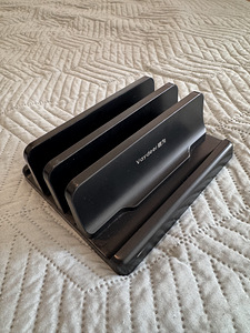 Vertical Laptop Stand (1 фото из 2)