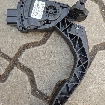 Müüa Audi A6C7 gaasipedaal (4H1 723 523)