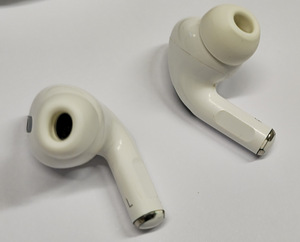 Беспроводные наушники Apple Airpods Pro Gen1 (4 фото из 7)