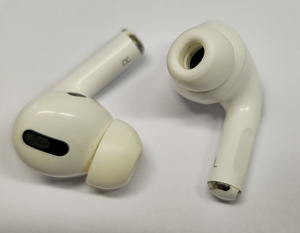 Беспроводные наушники Apple Airpods Pro Gen1 (6 фото из 7)