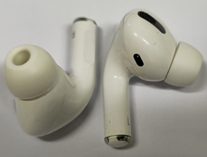 Беспроводные наушники Apple Airpods Pro Gen1 (7 фото из 7)
