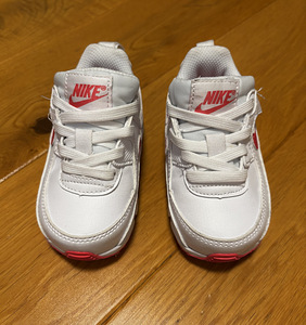 Кроссовки Nike размер 20/21 (2 фото из 3)