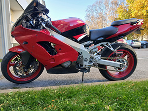 Продается kawasaki zx-9R (3 фото из 8)