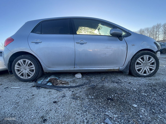 TOYOTA AURIS 1,4 D4D, VARUOSAD