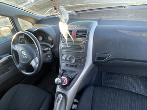 TOYOTA AURIS 1,4 D4D, VARUOSAD (9 foto / 10)