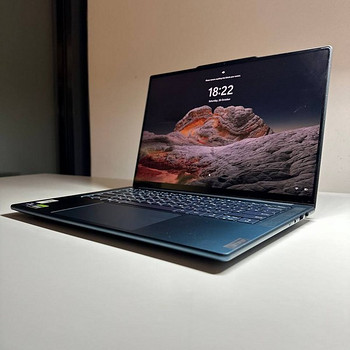 Lenovo Yoga 9 14IRP8 14 i9 RTX 4060 32GB RAM 1TB SSD