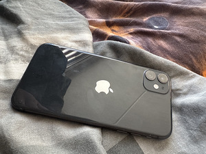 iPhone 11 64 ГБ (6 фото из 6)