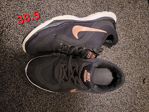 Кроссовки Nike 38.5 (1 фото из 1)